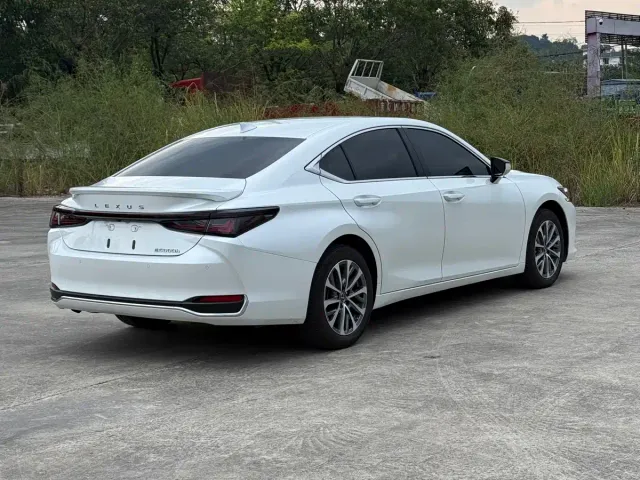 Lexus ES — Фото автомобиля 16