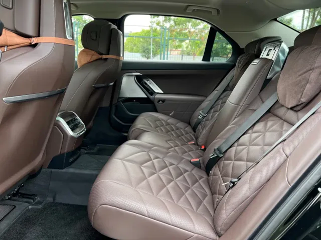 BMW 7 Series — Фото автомобиля 14