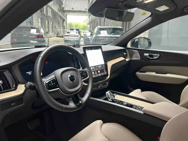 Volvo XC60 — Фото автомобиля 16