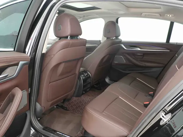 BMW 5 Series — Фото автомобиля 12