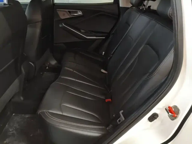 Changan CS15 — Фото автомобиля 16