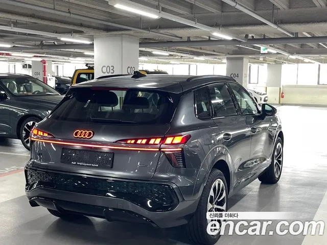 Audi Q3 TFSI quattro S Line Black Edition — Фото автомобиля 3