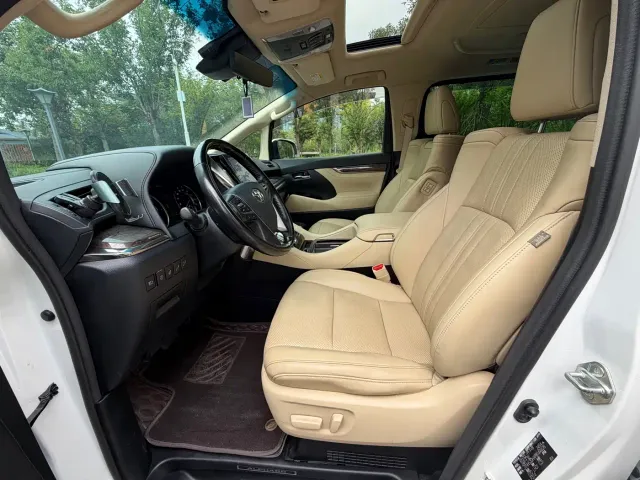 Toyota Alphard — Фото автомобиля 7