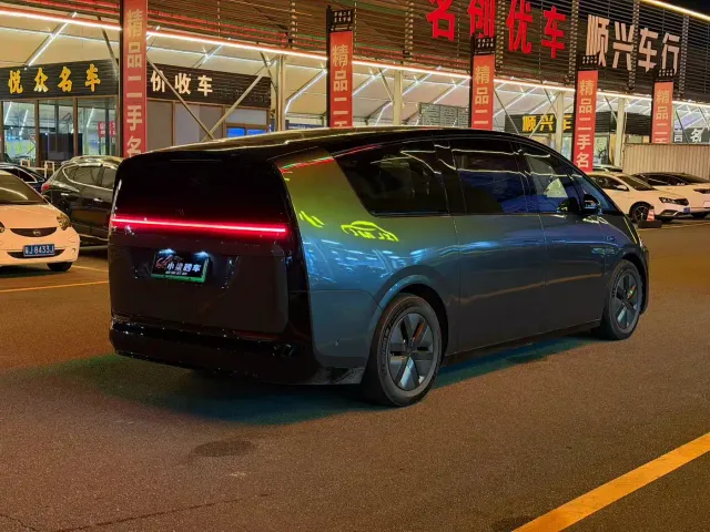 Li Auto MEGA — Фото автомобиля 2