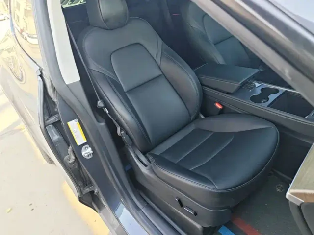 Tesla Model Y — Фото автомобиля 24