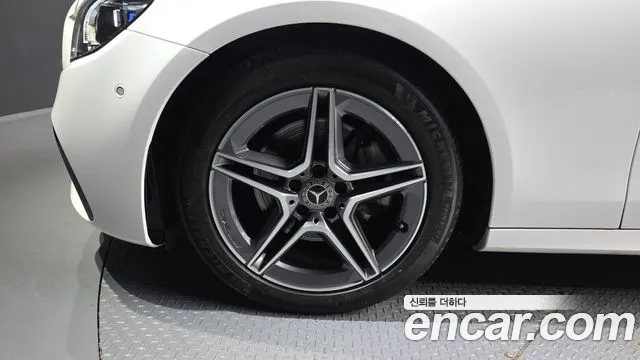 Mercedes-Benz E-Class — Фото автомобиля 5