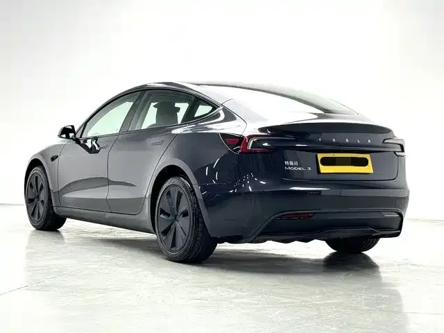 Tesla Model 3 — Фото автомобиля 7