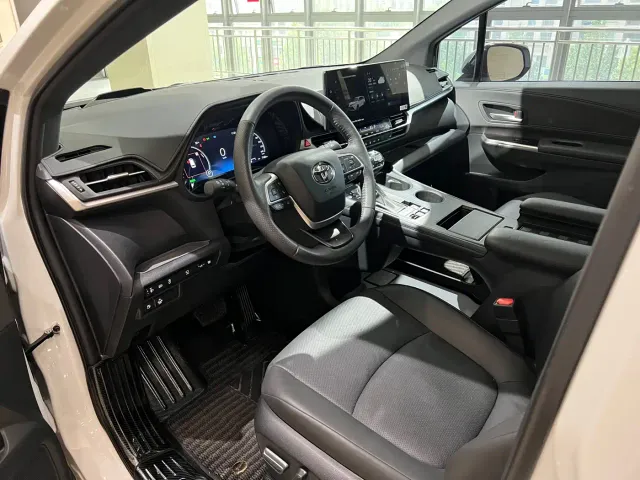Toyota Granvia — Фото автомобиля 9