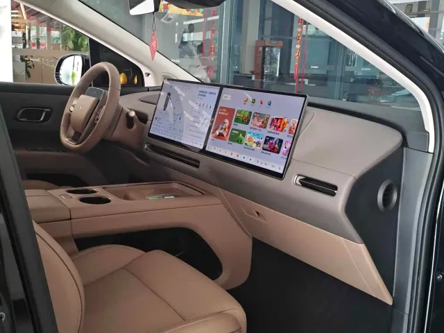 Li Auto i8 — Фото автомобиля 15