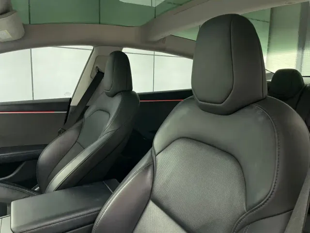 Tesla Model 3 — Фото автомобиля 13