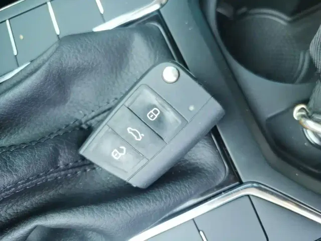 Volkswagen Passat — Фото автомобиля 8