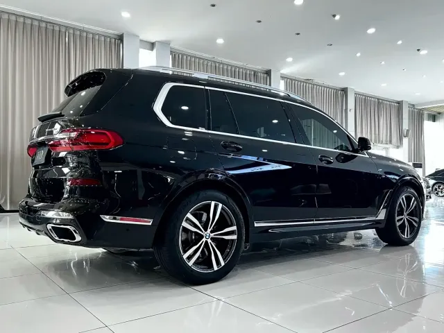 BMW X7 — Фото автомобиля 4