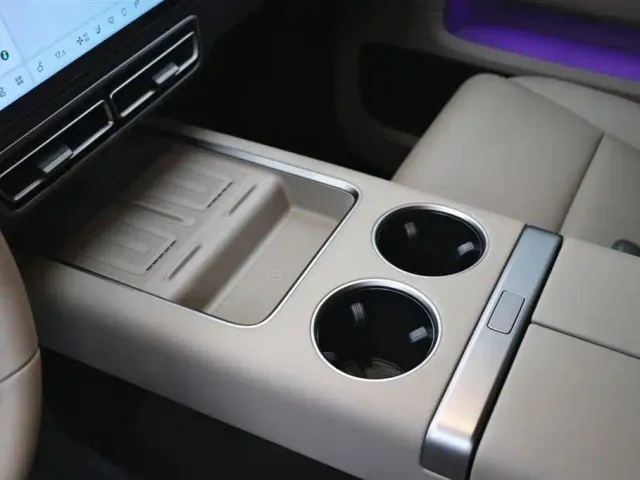 Li Auto Li Auto MEGA 2025 Model Home Family Special Edition — Фото автомобиля 13