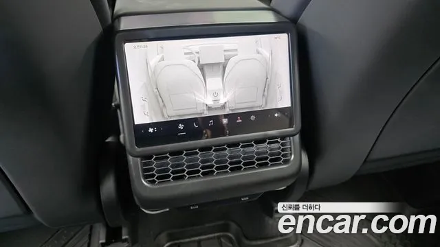 Tesla Model Y — Фото автомобиля 25