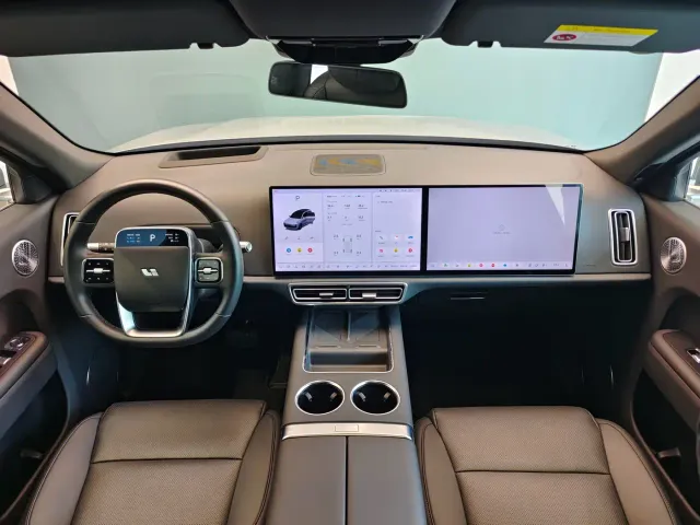 Li Auto L8 — Фото автомобиля 8