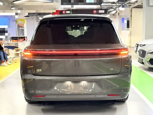 Li Auto L8 — Фото автомобиля 7