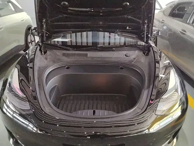 Tesla Model 3 — Фото автомобиля 19