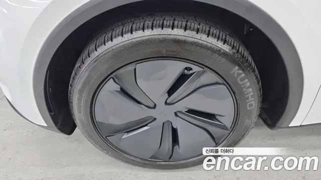 Tesla Model Y — Фото автомобиля 18