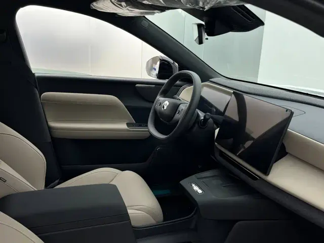 Volvo XC70 Plug-in Hybrid — Фото автомобиля 10