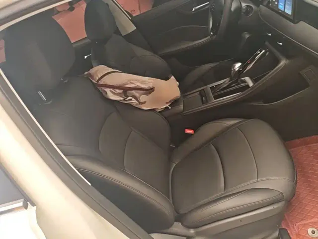 Roewe i5 — Фото автомобиля 24