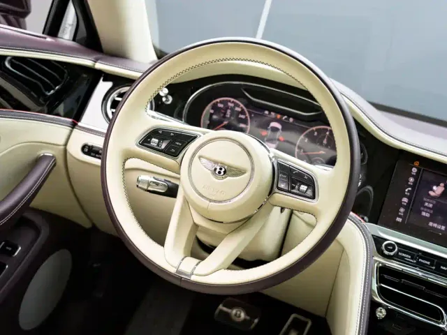 Bentley Flying Spur — Фото автомобиля 17