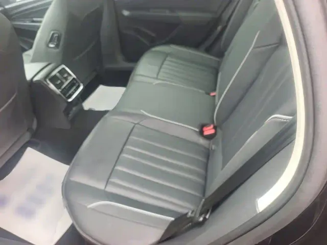 Volkswagen Passat — Фото автомобиля 16