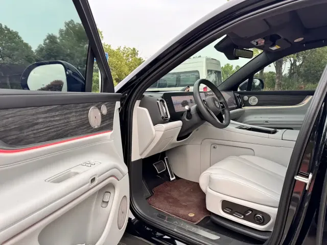 AITO Wenjie AITO M9 2026 Extended Range Ultra Edition 52kWh 6-seater — Фото автомобиля 3