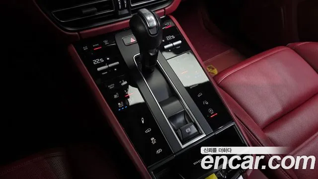 Porsche Macan — Фото автомобиля 9