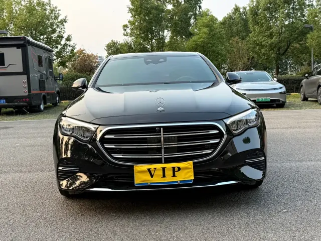 Mercedes-Benz E-Class — Фото автомобиля 2