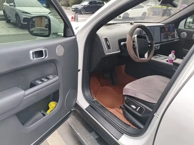 Li Auto L7 — Фото автомобиля 15