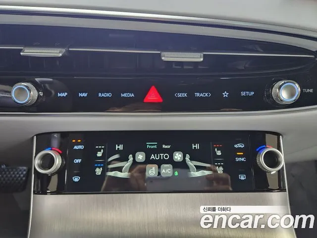 Genesis GV70 — Фото автомобиля 11