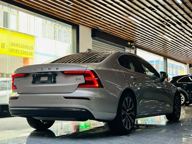 Volvo S60 — Фото автомобиля 14