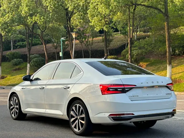 Skoda Superb — Фото автомобиля 6