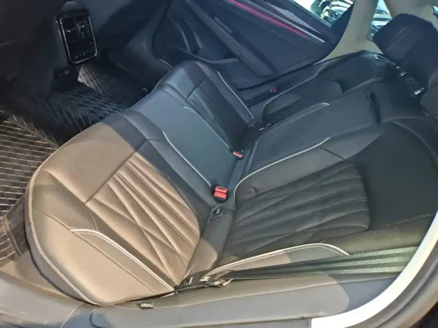 Volkswagen Passat — Фото автомобиля 16