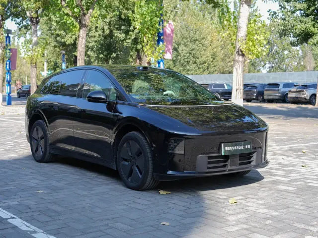 Li Auto i6 — Фото автомобиля 3