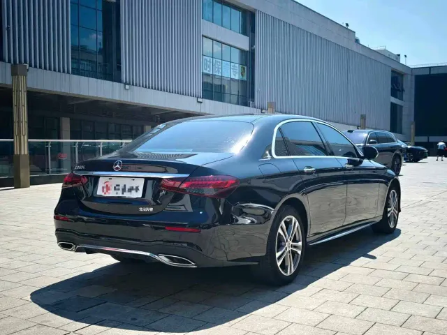 Mercedes-Benz E-Class — Фото автомобиля 15
