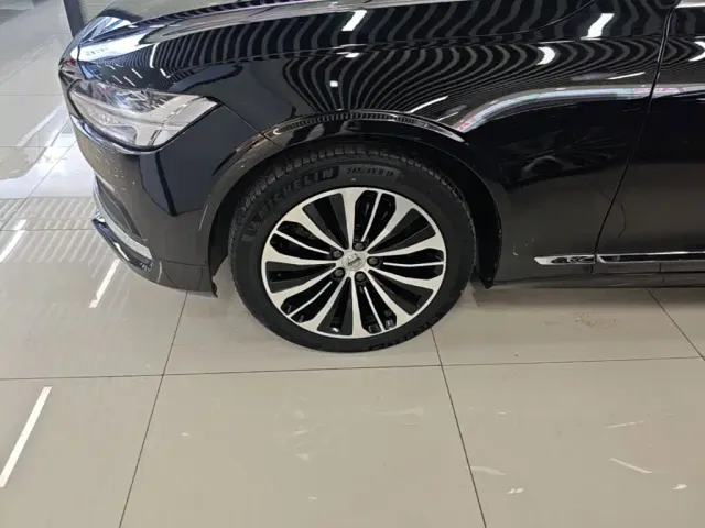 Volvo S90 — Фото автомобиля 22