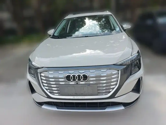 Audi Q5 e-tron — Фото автомобиля 4