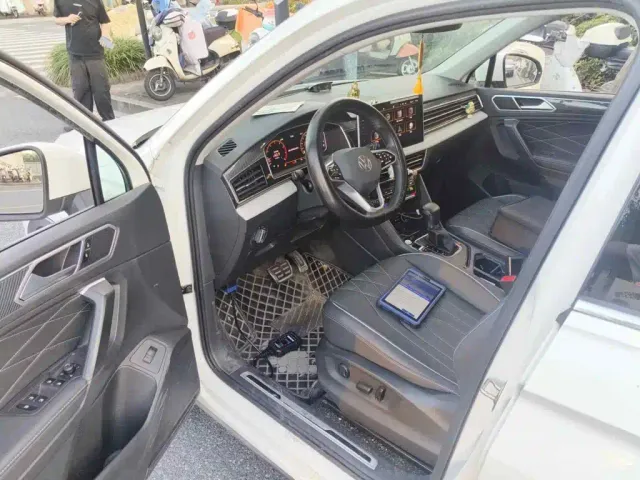 Volkswagen Tiguan L — Фото автомобиля 8