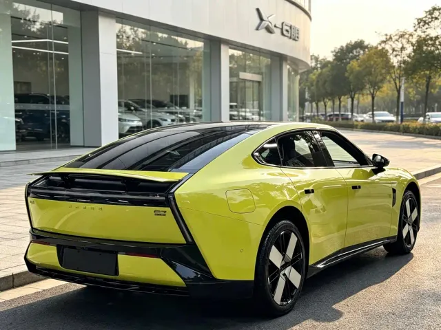 Xpeng P7 — Фото автомобиля 9