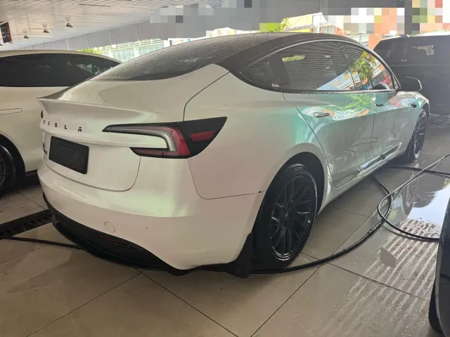 Tesla Model 3 — Фото автомобиля 11