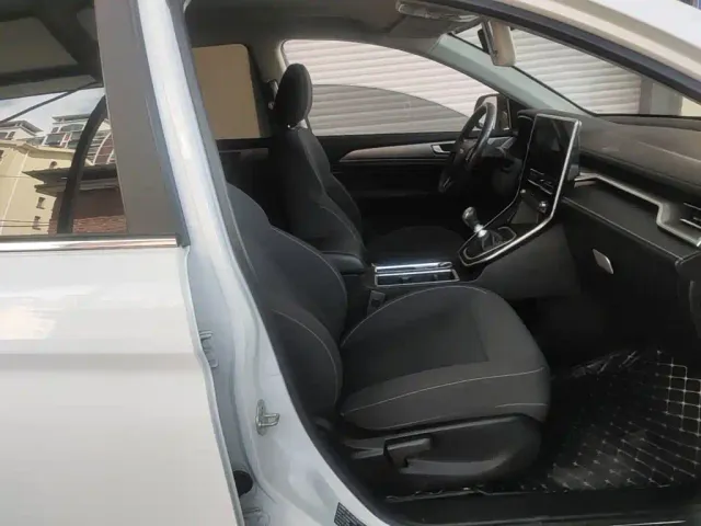Haval M6 — Фото автомобиля 24