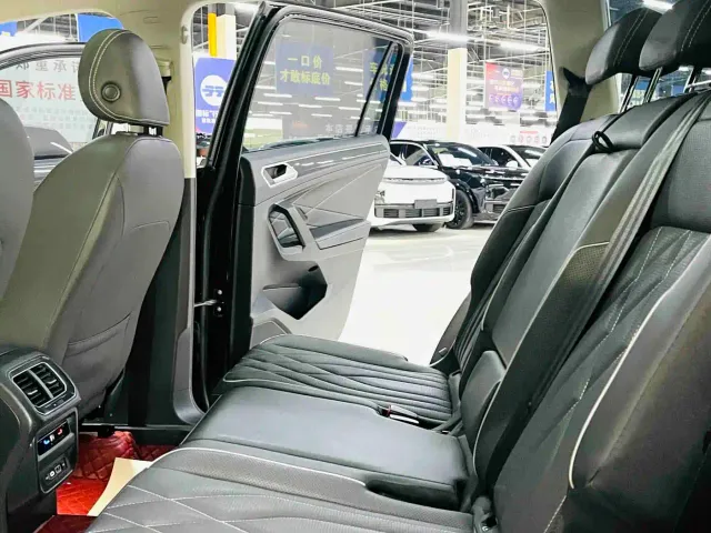 Volkswagen Tiguan L — Фото автомобиля 8