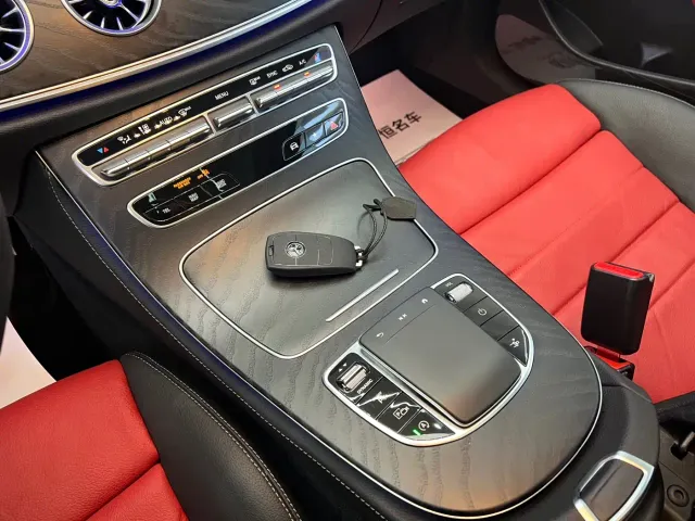Mercedes-Benz E-Class — Фото автомобиля 13