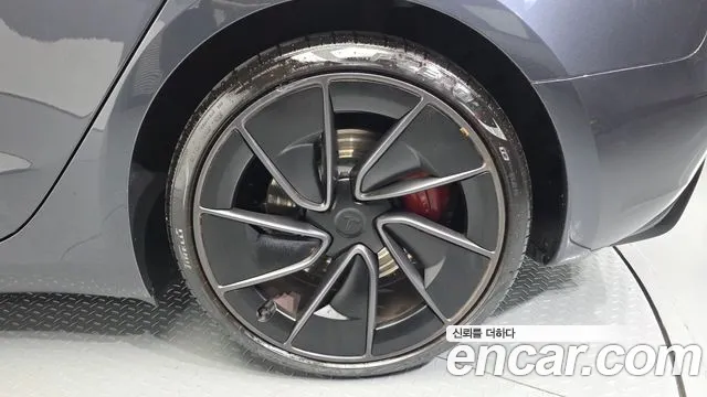 Tesla Model 3 — Фото автомобиля 4