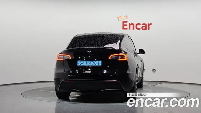 Tesla Model Y — Фото автомобиля 4