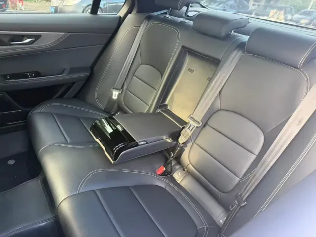 Jaguar XEL — Фото автомобиля 13