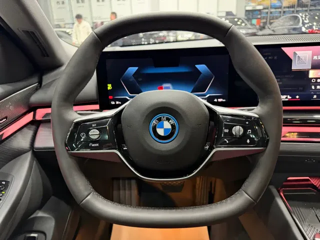 BMW i5 — Фото автомобиля 14