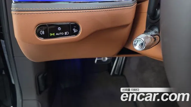 Bentley Flying Spur — Фото автомобиля 25