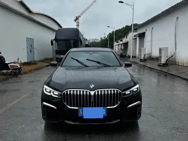 Фотография автомобиля — BMW 7 Series